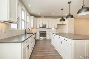1347 W Gateway Heights W, Richmond Heights, MO 63144 - Photo 8