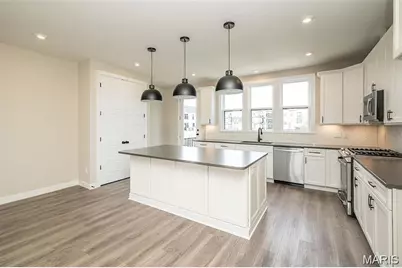 1347 W Gateway Heights W, Richmond Heights, MO 63144 - Photo 10