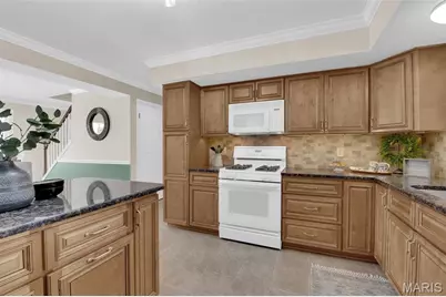 5545 Dantonaire Place, Saint Louis, MO 63128 - Photo 6