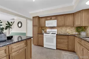 5545 Dantonaire Pl, Saint Louis, MO 63128 - Photo 6