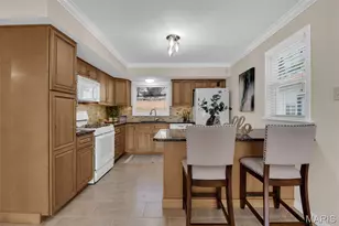 5545 Dantonaire Pl, Saint Louis, MO 63128 - Photo 12