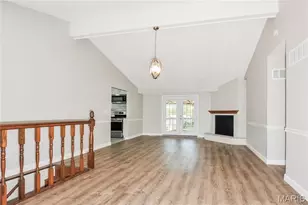 998 Tree Trails Ln, Fenton, MO 63026 - Photo 2