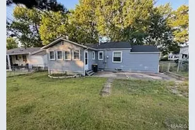 10130 Newbold Drive, Bellefontaine Neighbors, MO 63137 - Photo 8