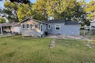 10130 Newbold Dr, Bellefontaine Neighbors, MO 63137 - Photo 8