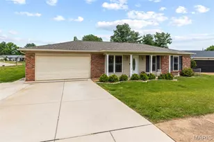 6540 Towne Woods Dr, Oakville, MO 63129 - Photo 6