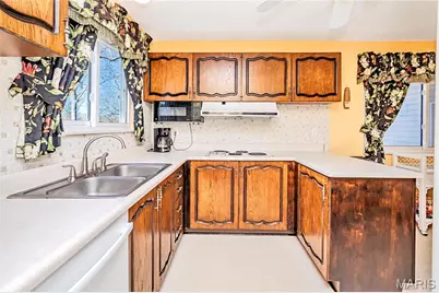 5355 Casa Royale Drive, Unincorporated, MO 63129 - Photo 18