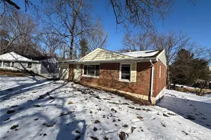 100 Florwood Ct, Saint Louis, MO 63135 - Photo 2