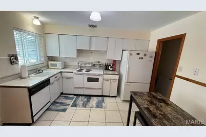 9834 Glenmont Drive, Saint Louis, MO 63123 - Photo 2
