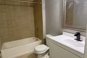 950 E Rue De La Banque, Creve Coeur, MO 63141 - Photo 18