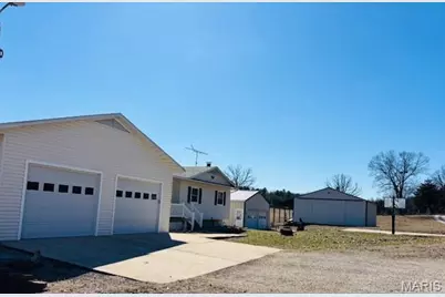 205 and 207 Center Point Rd, Shelbyville, MO 65565 - Photo 8