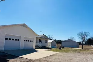 205 and 207 Center Point Rd, Shelbyville, MO 65565 - Photo 8