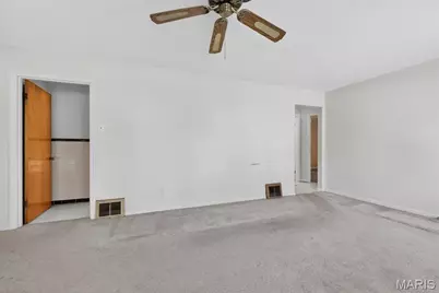 190 Saint Baptista Lane, Florissant, MO 63031 - Photo 6
