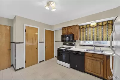 190 Saint Baptista Lane, Florissant, MO 63031 - Photo 12