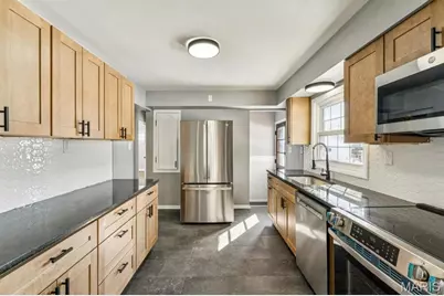 10008 Meadowfield Lane, Saint Louis, MO 63128 - Photo 8