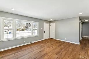 10008 Meadowfield Ln, Saint Louis, MO 63128 - Photo 4