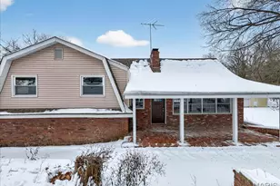 6 Castle Dr, Florissant, MO 63034 - Photo 1