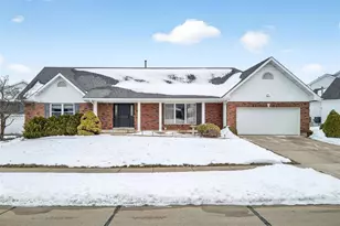 244 E Governor Pl, Saint Charles, MO 63301 - Photo 2