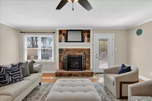 1989 Cedarmill Dr, Chesterfield, MO 63017 - Photo 10