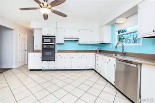 9836 Charwick Dr, Saint Louis, MO 63128 - Photo 18