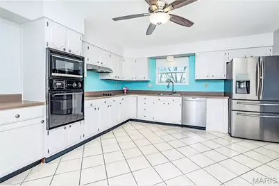 9836 Charwick Drive, Saint Louis, MO 63128 - Photo 16