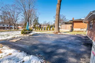 9836 Charwick Dr, Saint Louis, MO 63128 - Photo 36