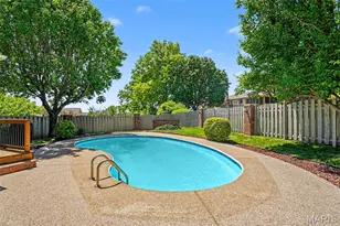5022 Amber Pl Dr, Saint Louis, MO 63128 - Photo 2