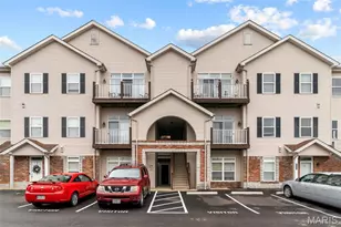 1239 Gardens Circle Dr, Saint Louis, MO 63125 - Photo 2