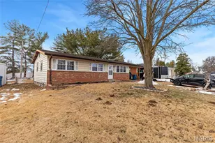 744 Mary Jo Ln, Hazelwood, MO 63042 - Photo 2