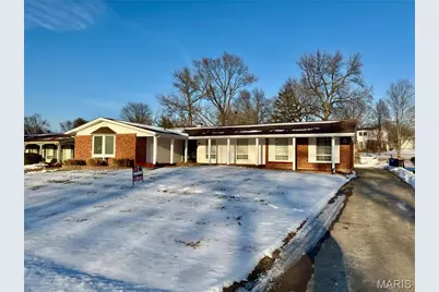 890 Meadowgrass Drive, Florissant, MO 63033 - Photo 2