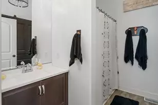 917 N 5th St, Saint Charles, MO 63301 - Photo 16