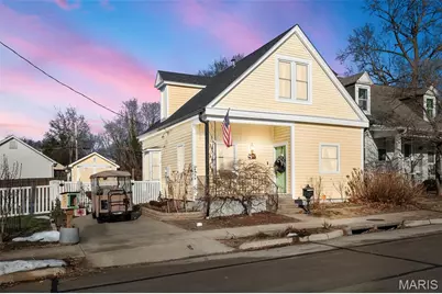 917 N 5th Street, Saint Charles, MO 63301 - Photo 1