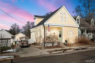 917 N 5th St, Saint Charles, MO 63301 - Photo 1