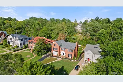 20 Ridgemoor Drive, Clayton, MO 63105 - Photo 2