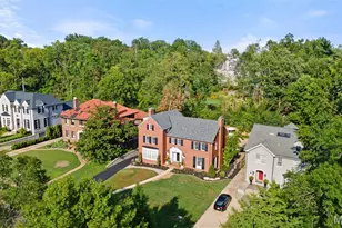 20 Ridgemoor Dr, Clayton, MO 63105 - Photo 2