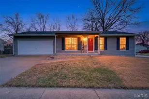 1374 Half Moon Dr, O'Fallon, MO 63366 - Photo 2