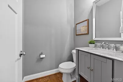 1025 Barry Court, Kirkwood, MO 63122 - Photo 16