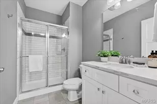 1025 Barry Ct, Kirkwood, MO 63122 - Photo 32