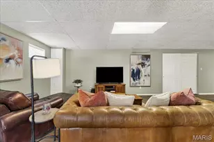 7028 Chalkstone Rd, Oakville, MO 63129 - Photo 32