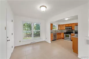 2437 Pinehurst Dr, Saint Louis, MO 63114 - Photo 12