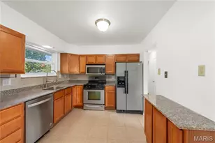 2437 Pinehurst Dr, Saint Louis, MO 63114 - Photo 14