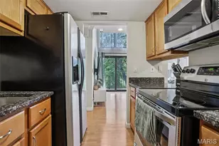 1045 Mersey Bend Dr, Saint Louis, MO 63129 - Photo 10