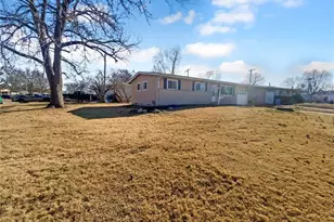 2190 Love Ln, Florissant, MO 63031 - Photo 14