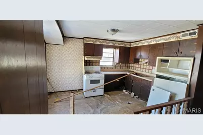 8834 Tyrell Drive, Saint Louis, MO 63136 - Photo 6