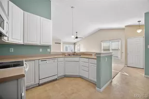 214 Maryland Dr, O'Fallon, MO 63366 - Photo 4