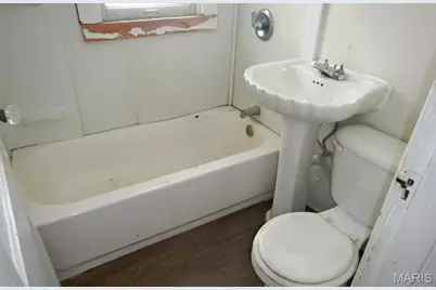 3505 East Place, Saint Louis, MO 63121 - Photo 6