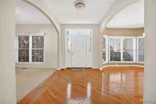 811 Wheaton Way, Creve Coeur, MO 63141 - Photo 4