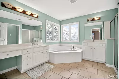 811 Wheaton Way, Creve Coeur, MO 63141 - Photo 16