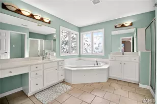 811 Wheaton Way, Creve Coeur, MO 63141 - Photo 16