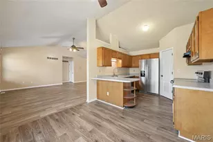 1203 Advance Dr, Florissant, MO 63031 - Photo 14