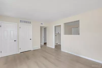 11218 Saint Shawn Lane, Saint Ann, MO 63074 - Photo 4